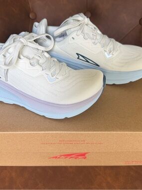 Altra Women's White Running Shoes with Subtle Blue-Pink Gradient